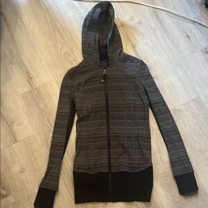 LuluLemon Athletica women's lightweight zip up sweatshirt size 4